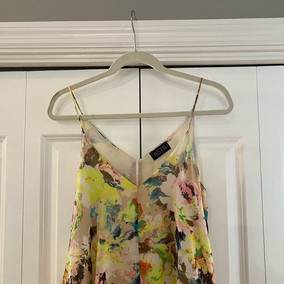 ASTR The Label - 💛 NEON Splash Floral Tank - Picture 7 of 8